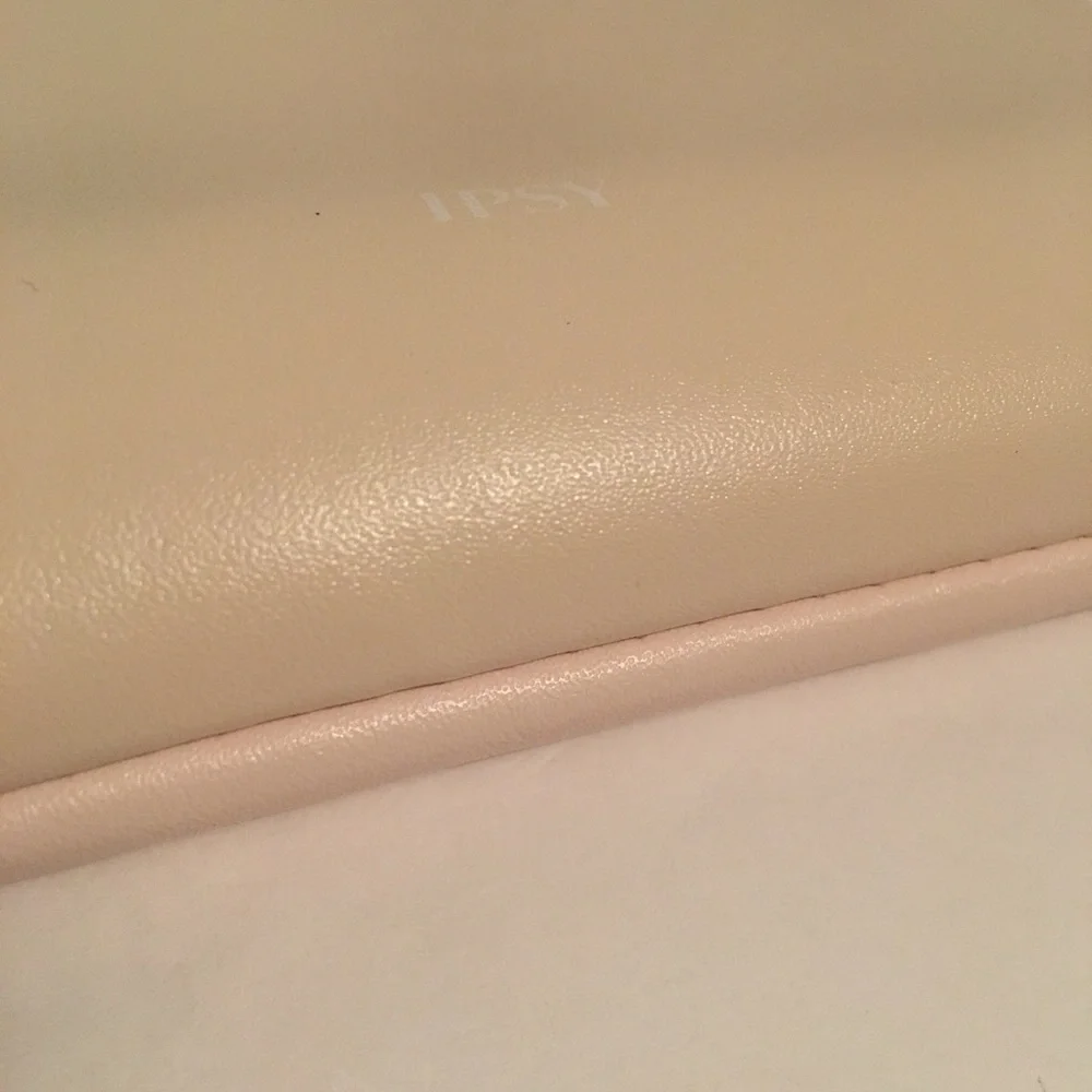 March 2021
Ipsy glam bag
New
Never Used - Picture 3 of 7